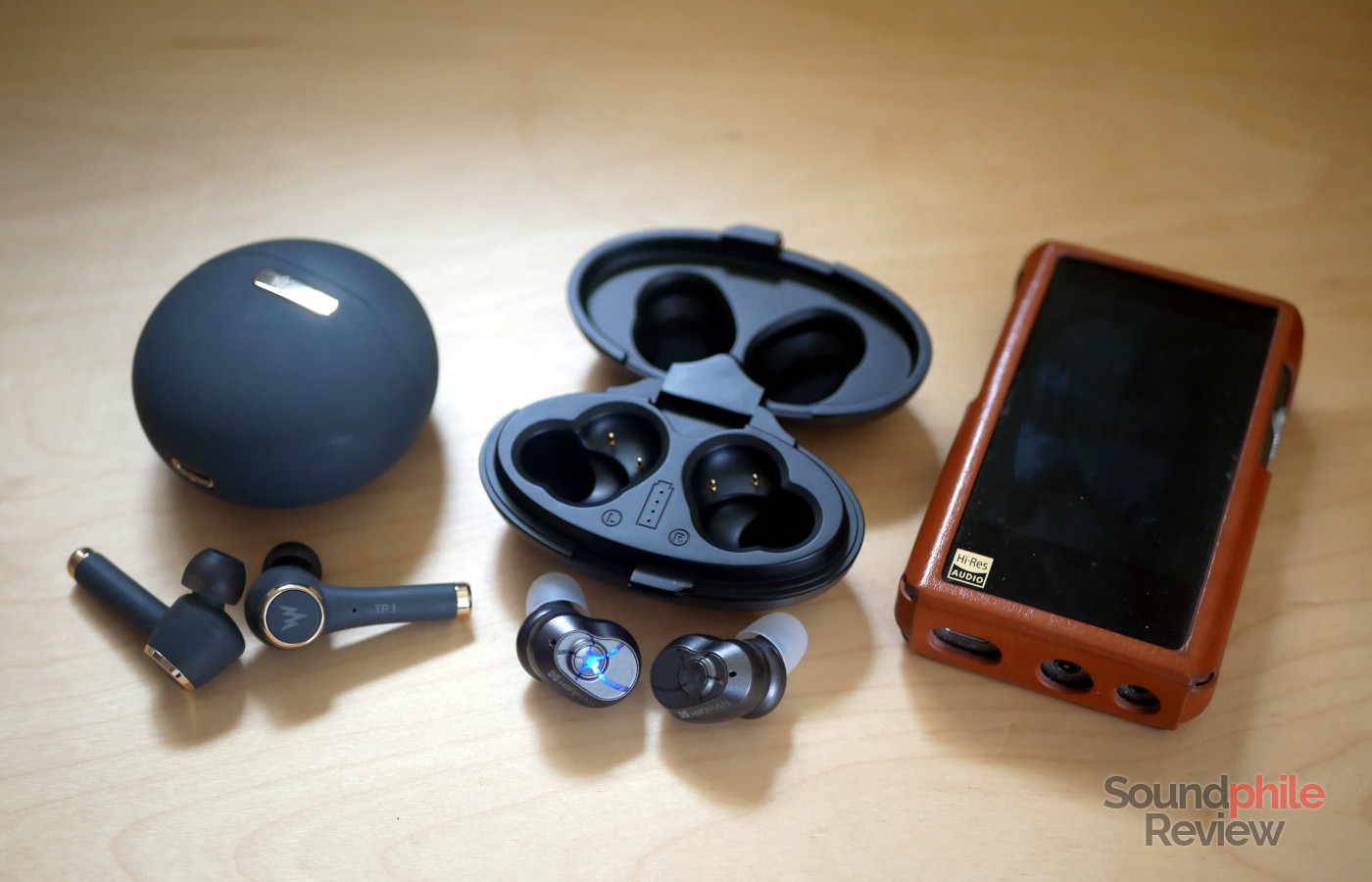 Headphones in Pictures: HiFiMAN TWS 600 and Whizzer TP1