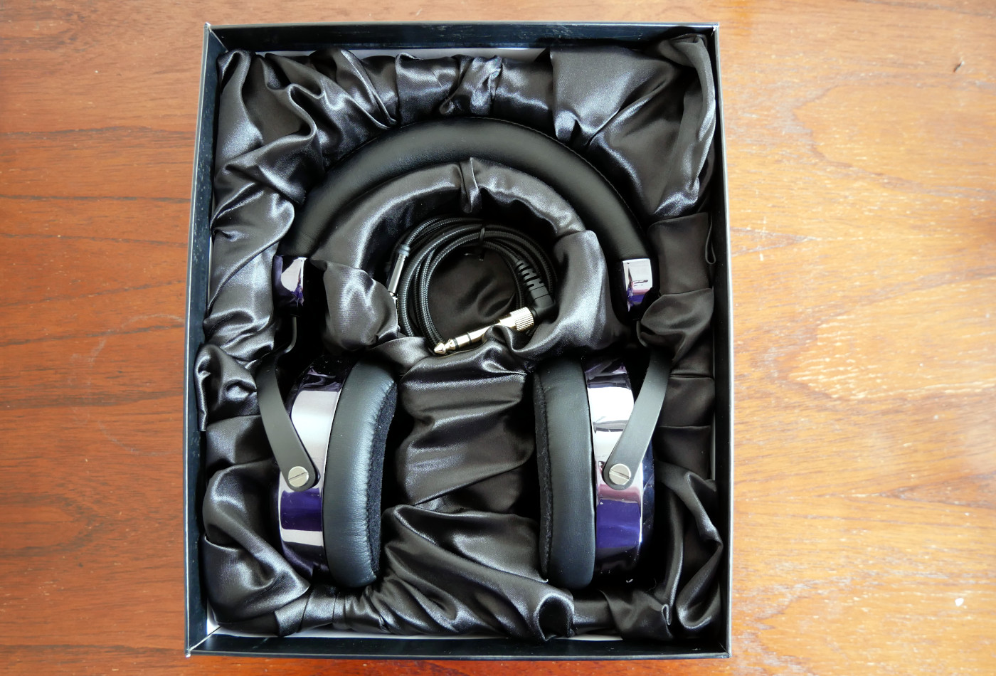 HiFiMan HE-560 V2 Premium Planar Magnetic Headphones #HE560V2