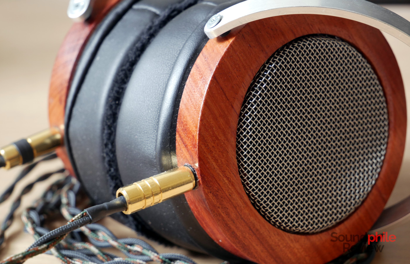 Hyland Headphones Venus earcups are made of wood