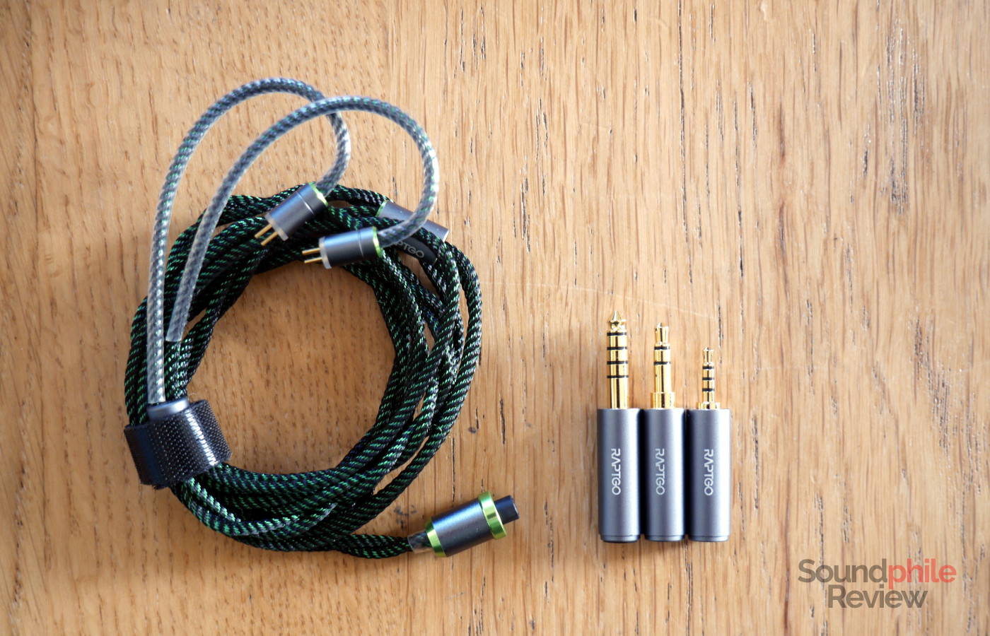 Th RAPTGO HOOK-X cable comes with three adapters: 2.5 mm, 3.5 mm and 4.4 mm