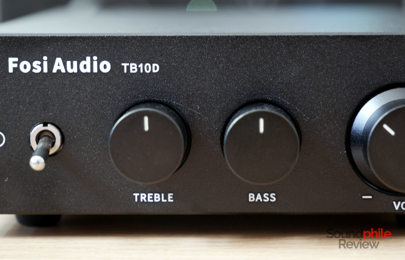 Fosi Audio TB10D has multiple knobs on its front