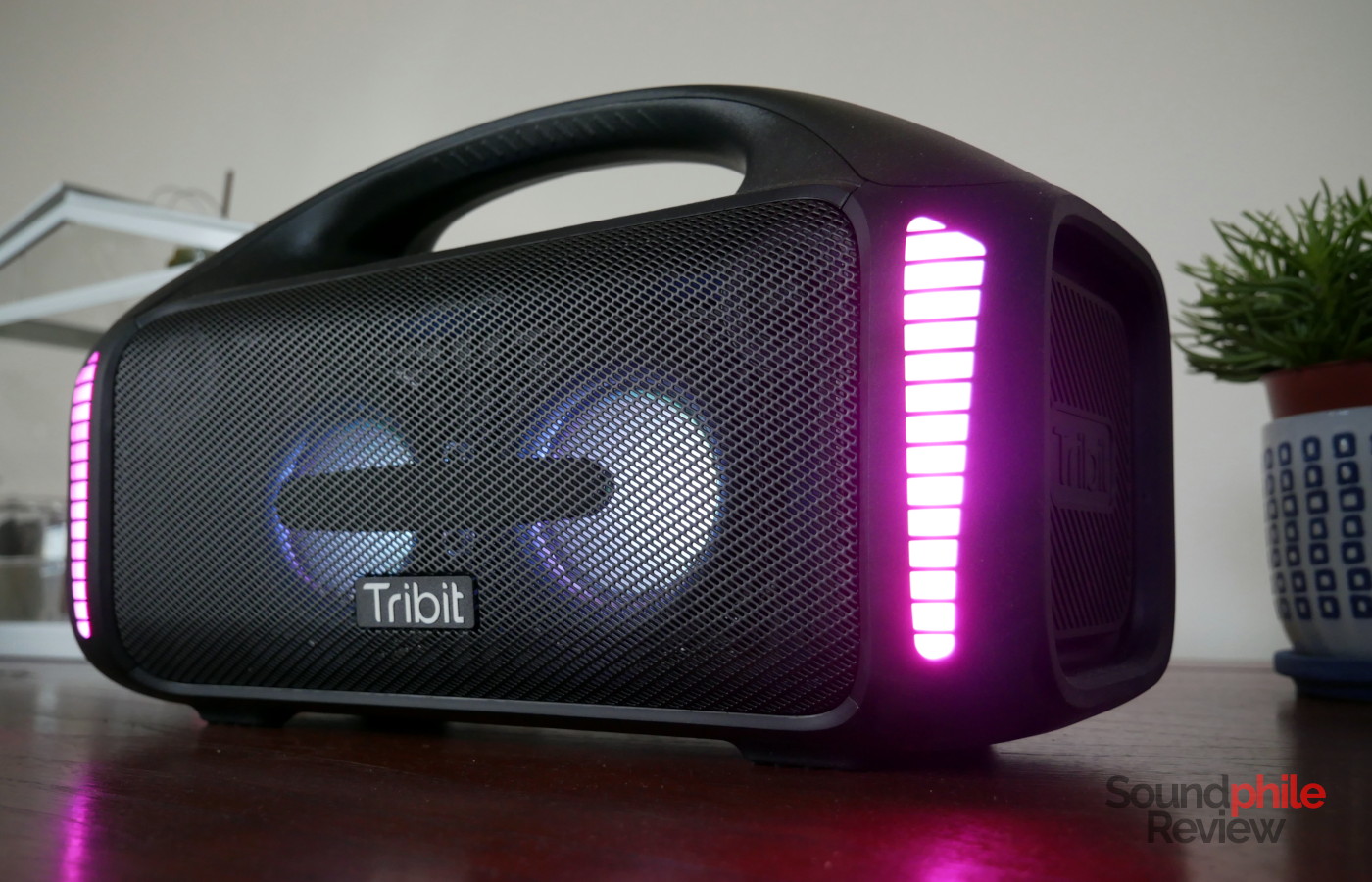 The Tribit Stormbox Blast has LED lights on its side and on its woofers