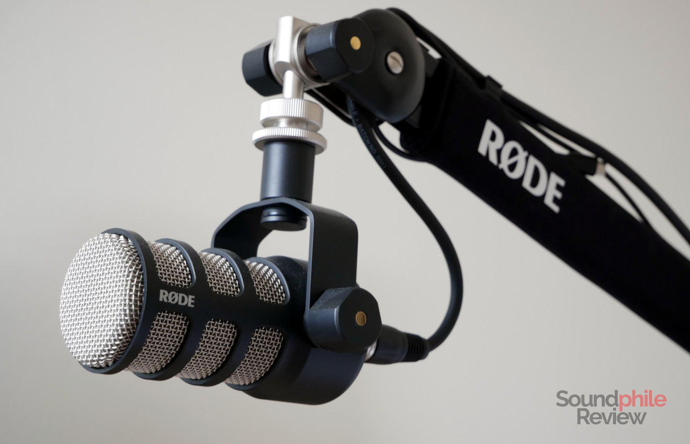 RØDE PodMic mounted on a RØDE PSA1+