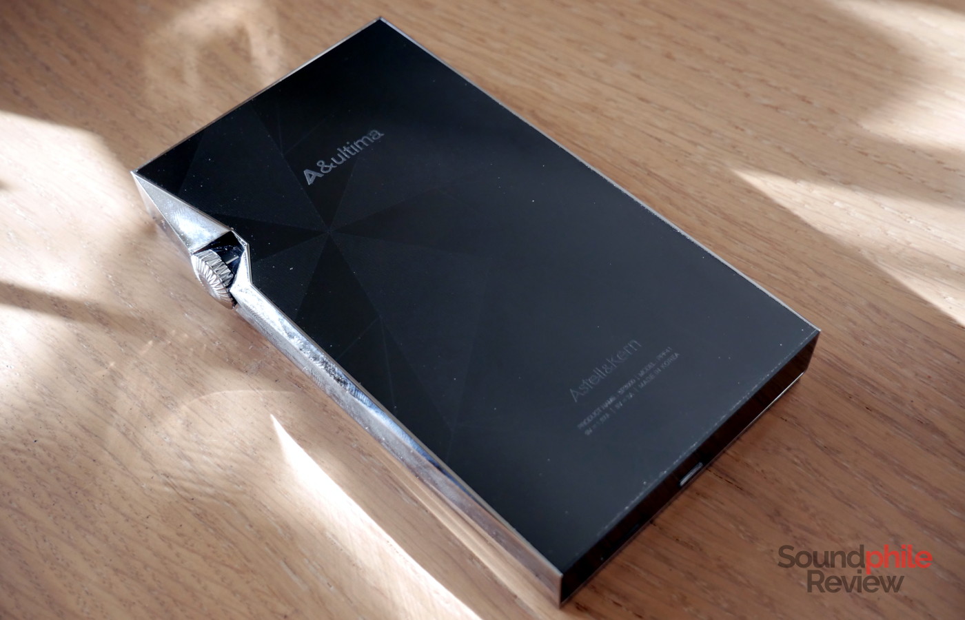Astell Kern SP3000 has an etched metal back