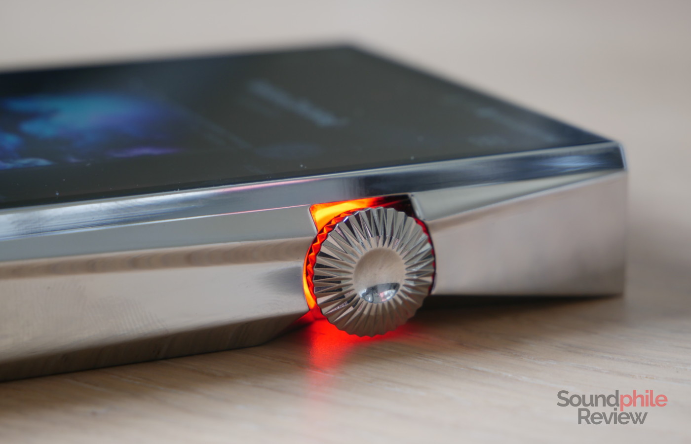 The Astell Kern SP3000 has a status LED behind the volume wheel