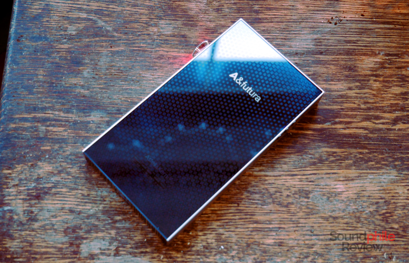The back of the Astell&Kern SE300 has a complex pattern.