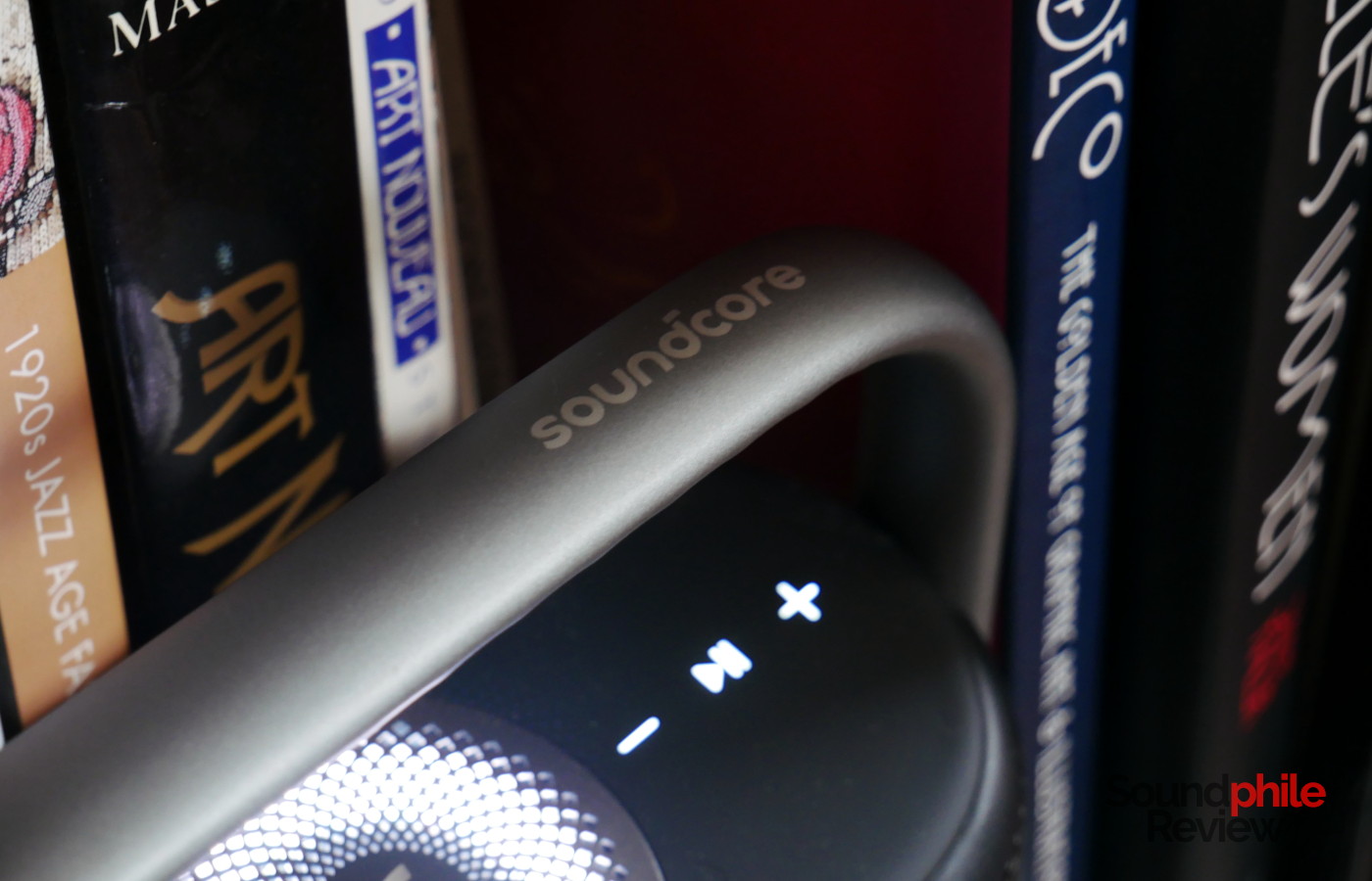 The Soundcore Motion X500 has a metal handle on top