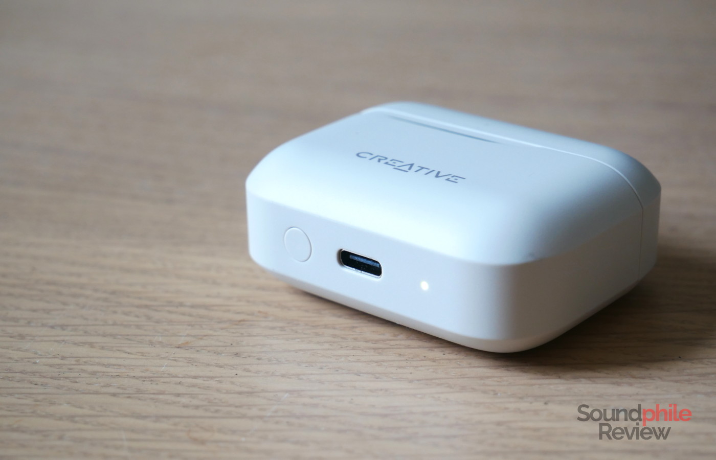 Creative Zen Air Plus's case has a USB-C port for charging