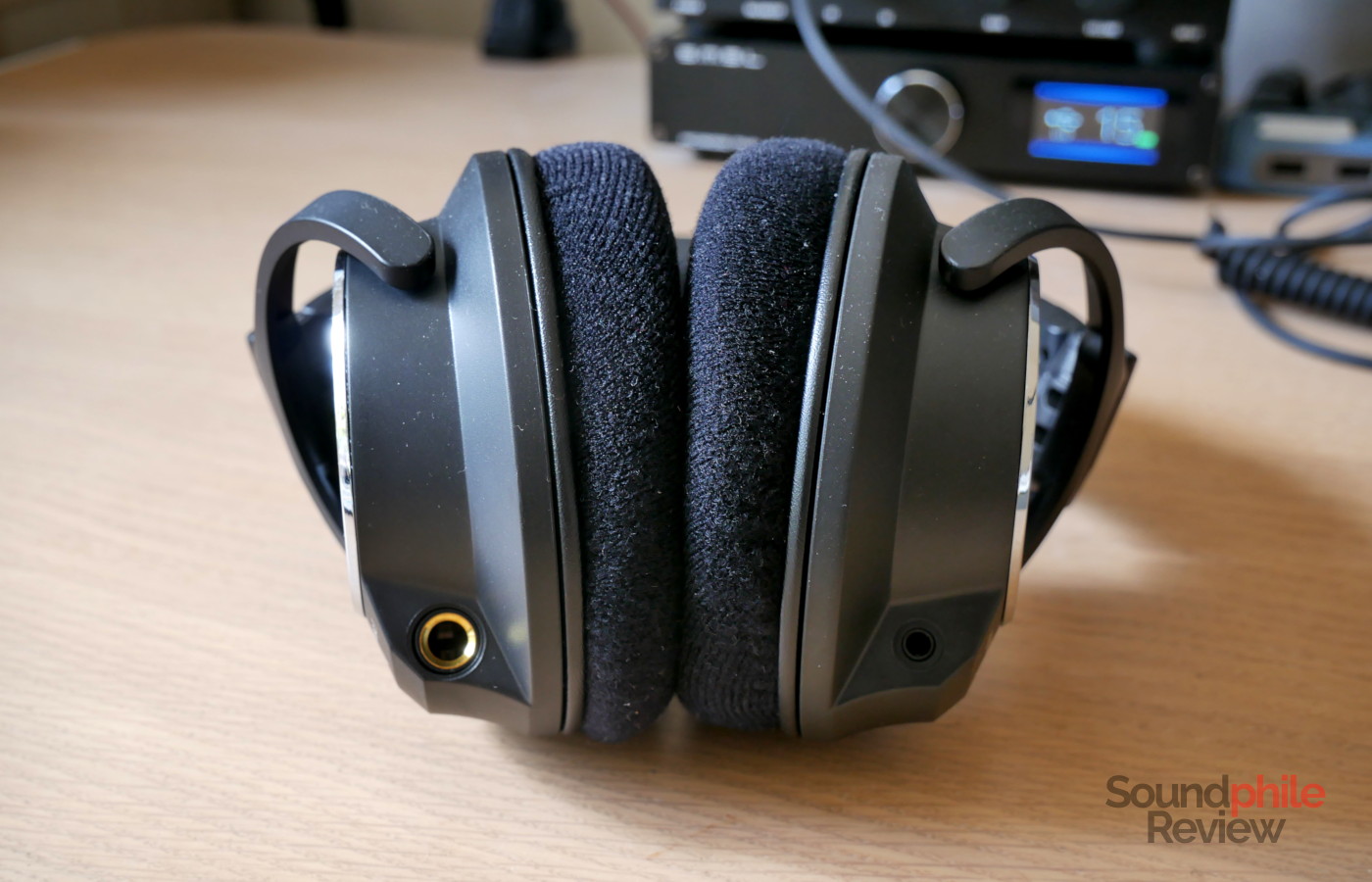The OneOdio Monitor 80 have both a 6.3 mm and a 3.5 mm input.