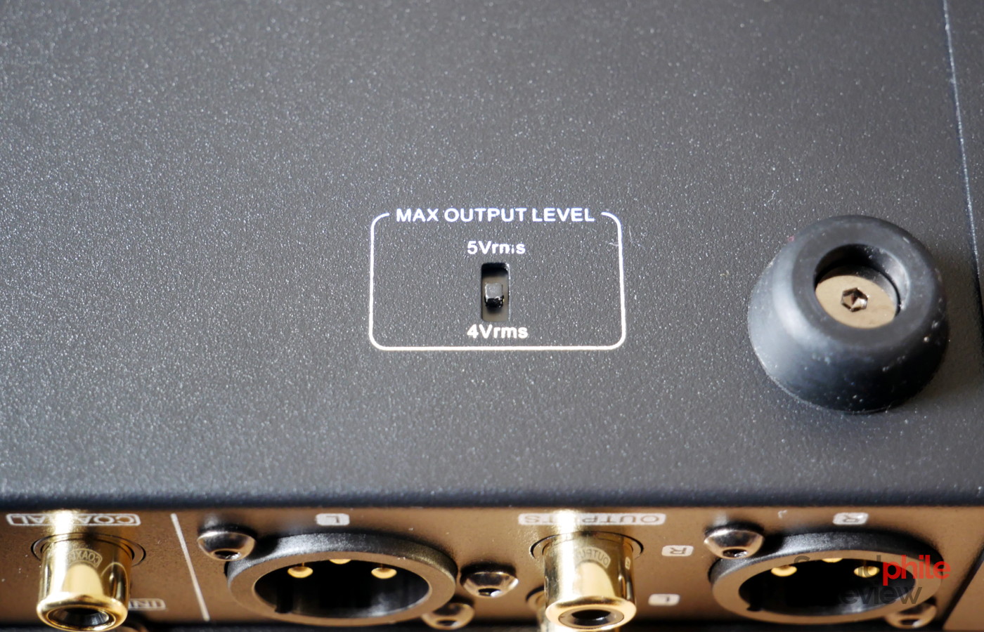 The SMSL DO200 Pro has a switch to select 4 V or 5 V output.
