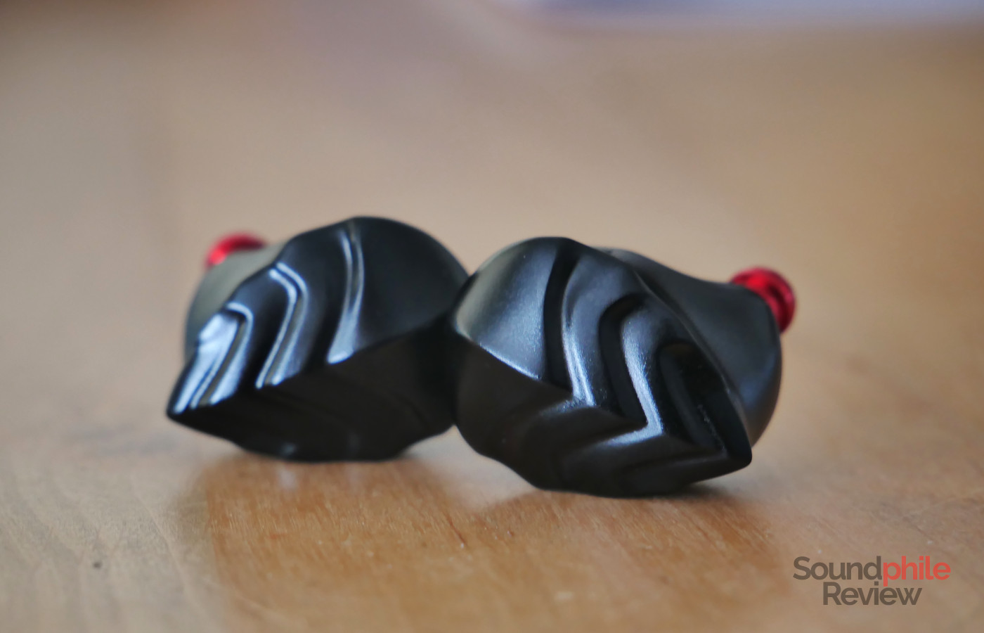 The Hidizs MK12 Turris has aluminium shells 