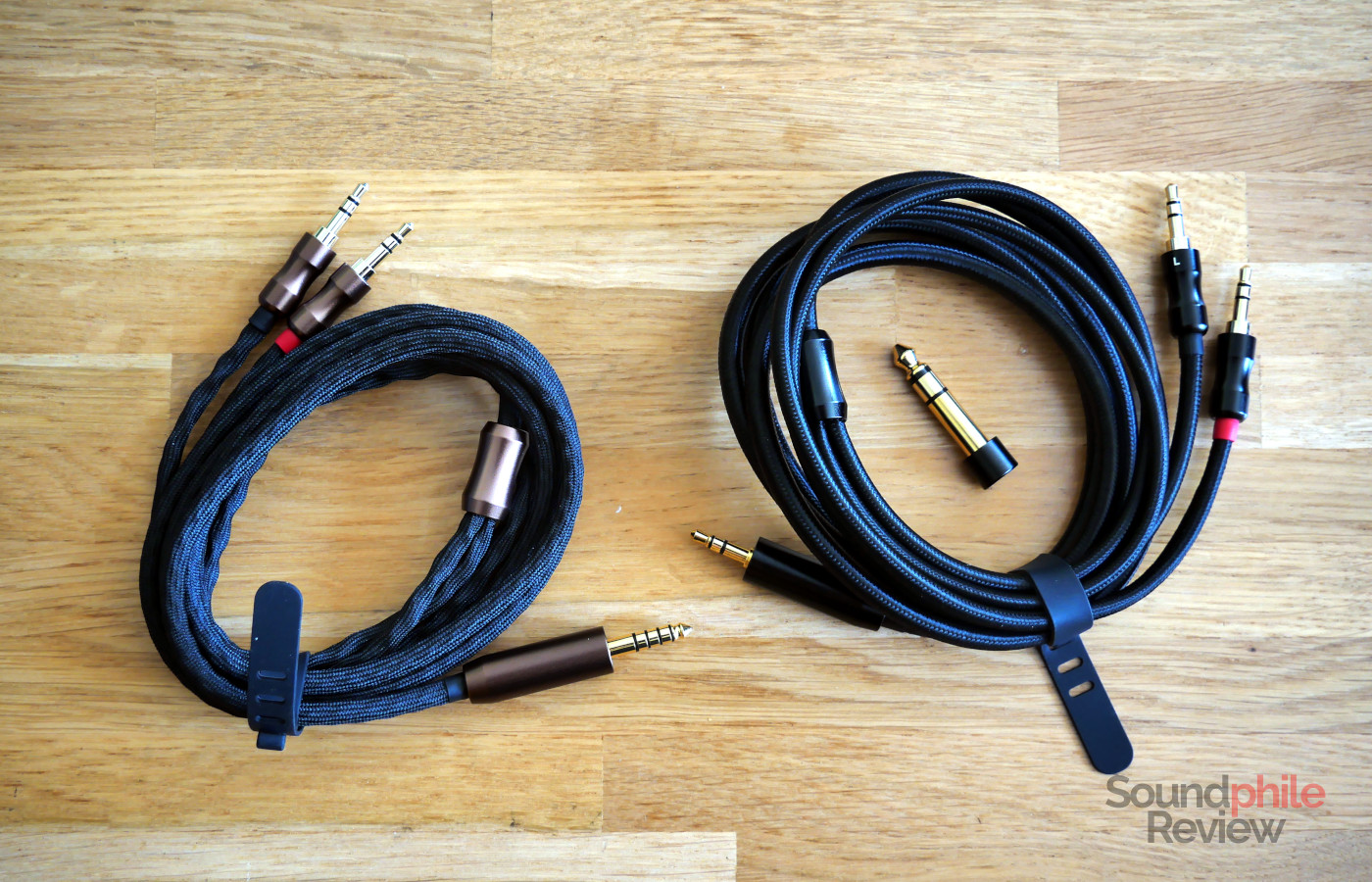 The Fosi Audio i5 comes with two cables: one with a 3.5 mm jack, and the other with a 4.4 mm jack