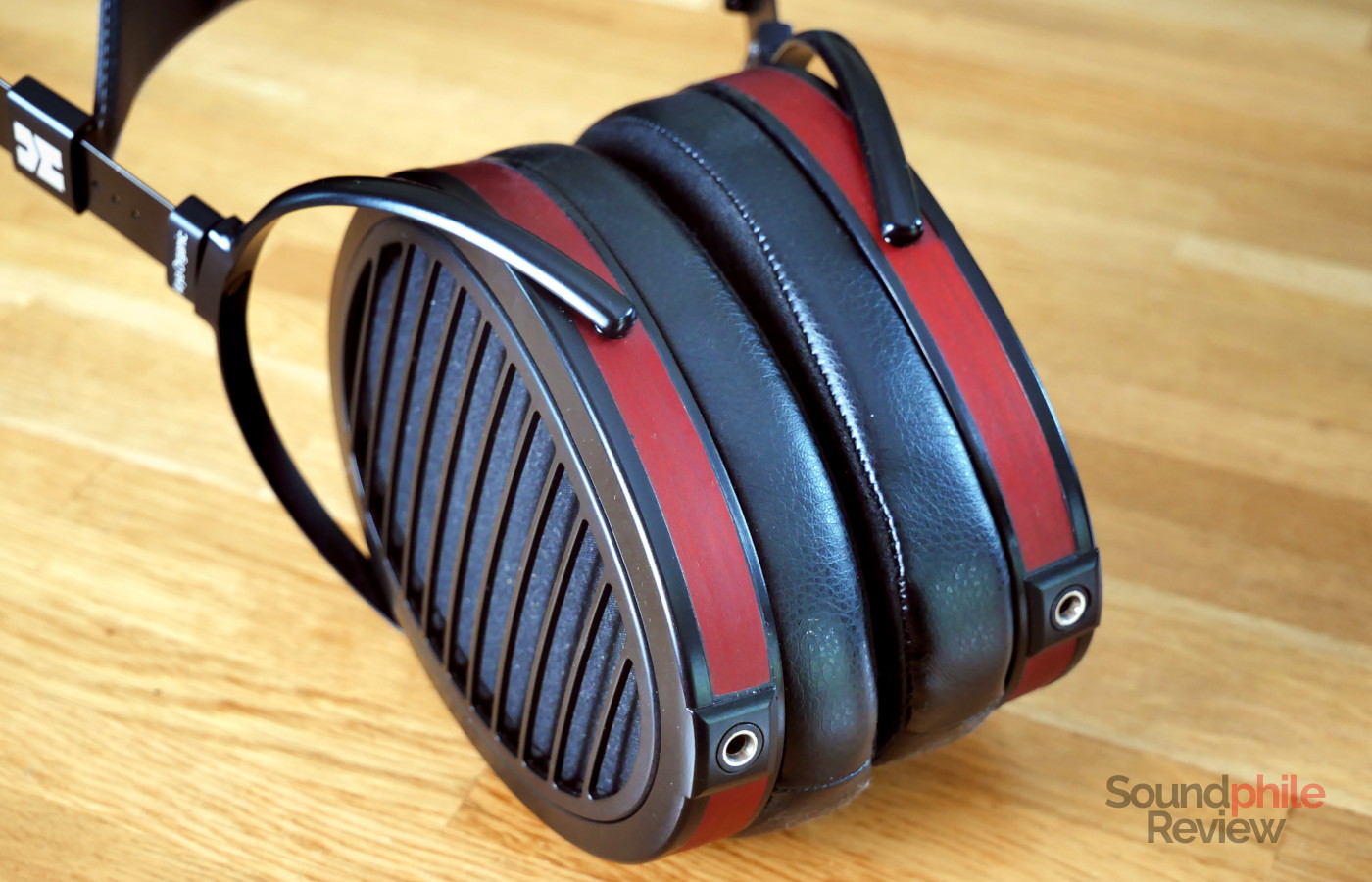 The HiFiMAN Arya Organic have wood veneer on the side of the earcups