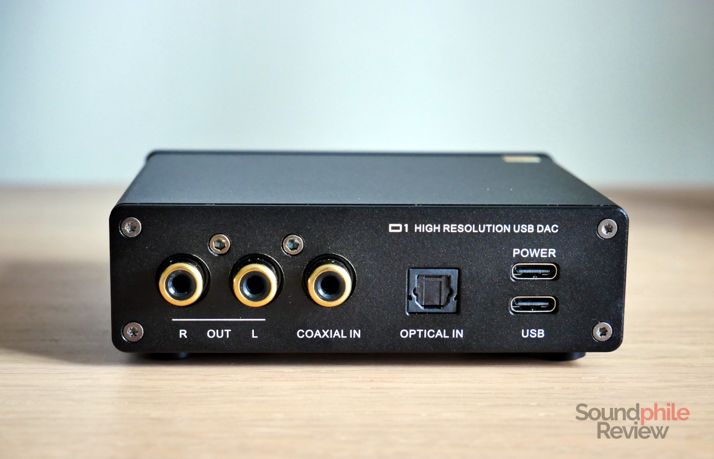 All the connectors on the SMSL D1 are on the back