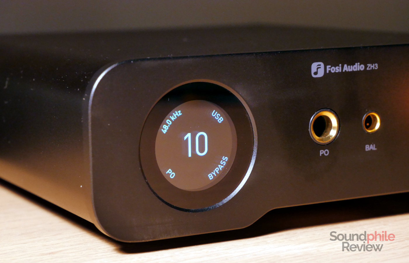 The screen on the Fosi Audio ZH3 is circular, which is highly unusual