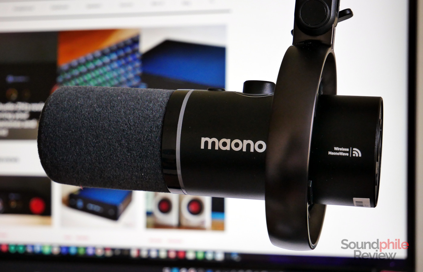 The Maono PD200W has an all-aluminium body