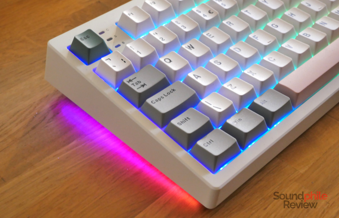 The Epomaker TH87 has LED lights on its sides