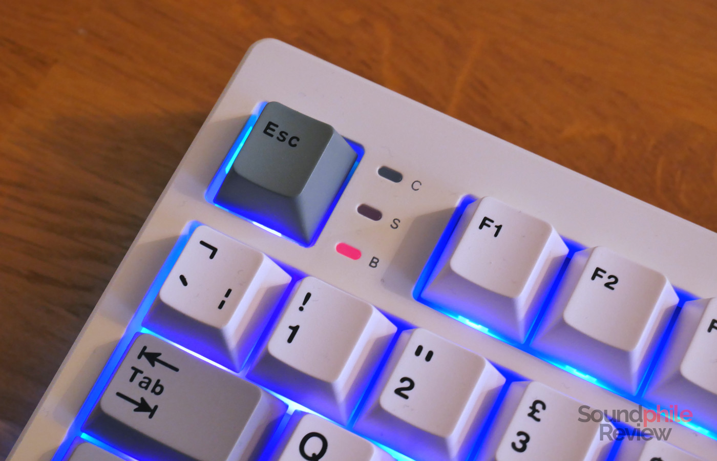There are three indicators between the Esc and F1 keys on the Epomaker TH87