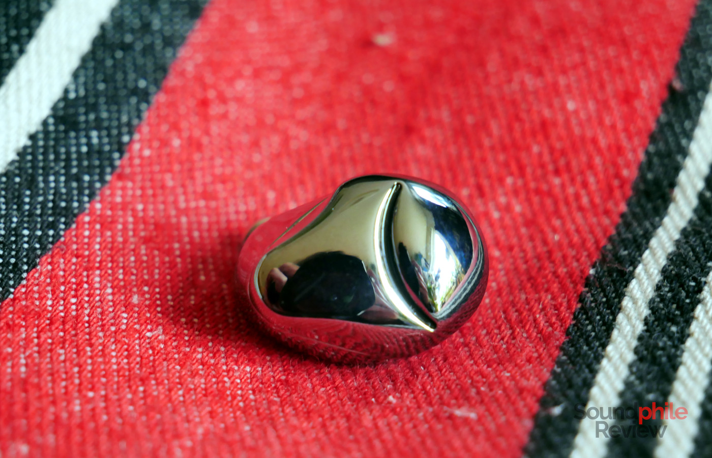 The Hidizs MK10 ArcSonic shells are made of polished ZA12 zinc alloy