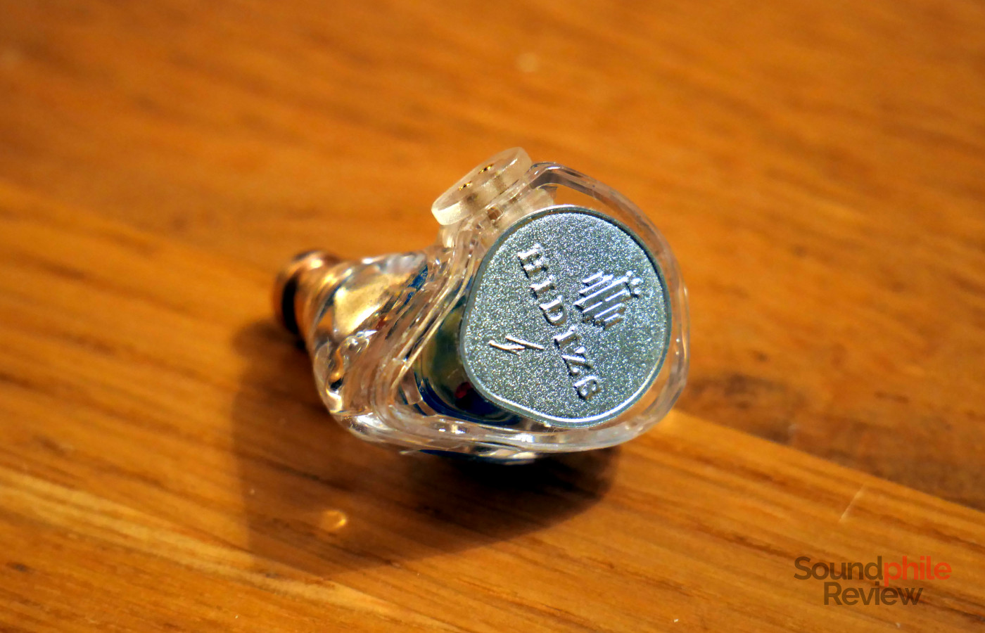 The Hidizs ST2 Pro Nebula has a transparent shell and a metal faceplate