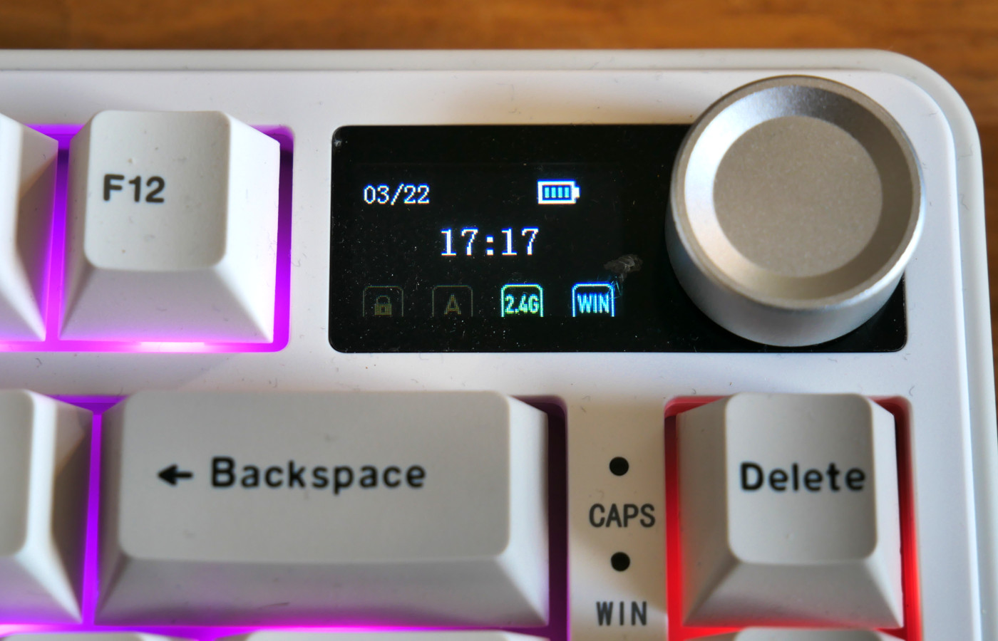 The Yunzii B75 PRO MAX features an LCD screen in the top right corner