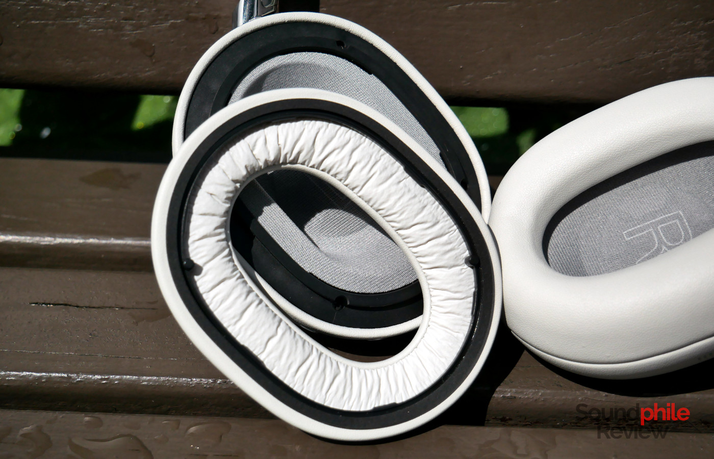 The earcups on the Sony 1000X THE COLLEXION are easily removable and replaceable