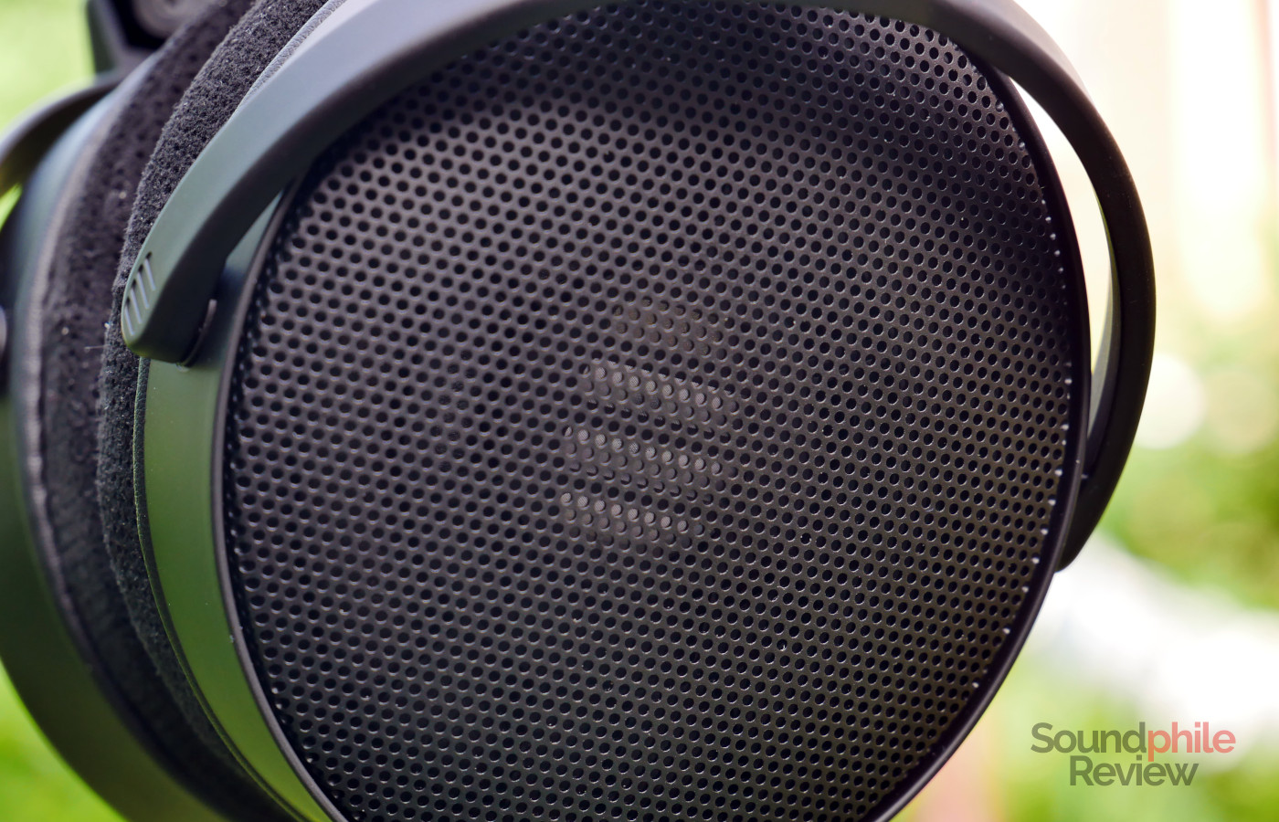 The driver of the HEDD HEDDphone D1 reprises the HEDD logo based on their AMT drivers