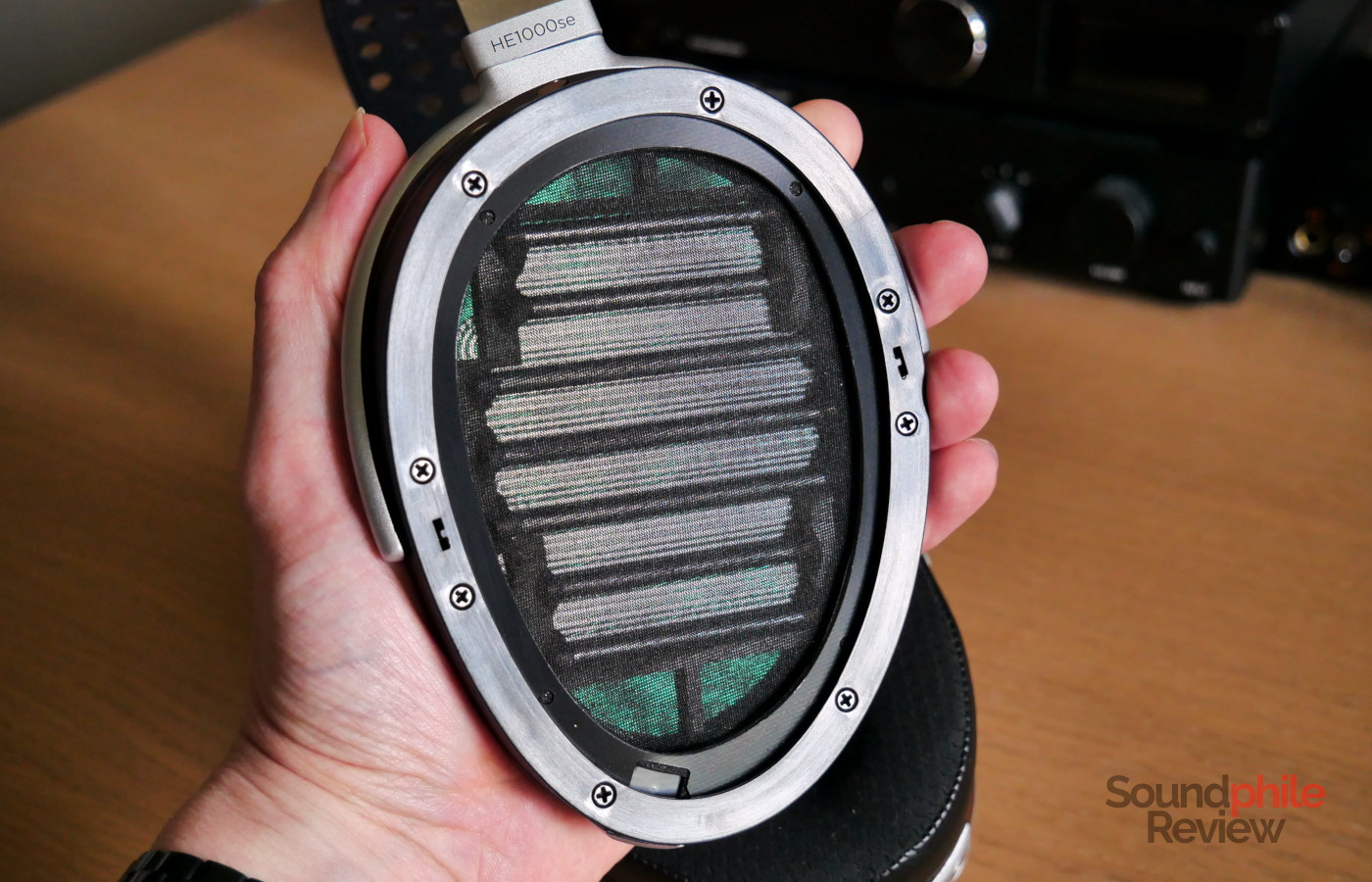 The diaphragm of the HiFiMAN HE1000SE is visible if you remove the earpads