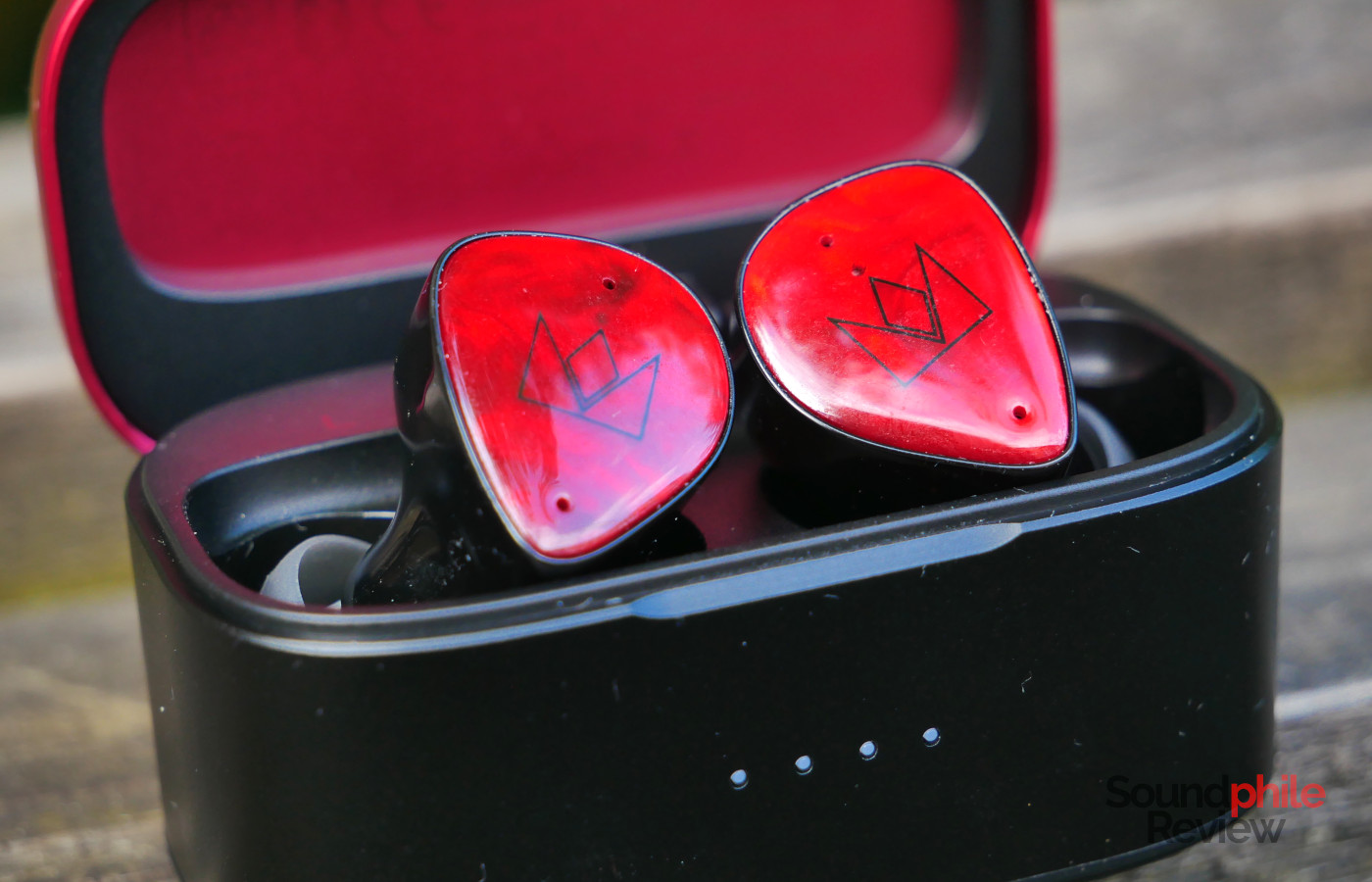 The Noble FoKus Amadeus in their case