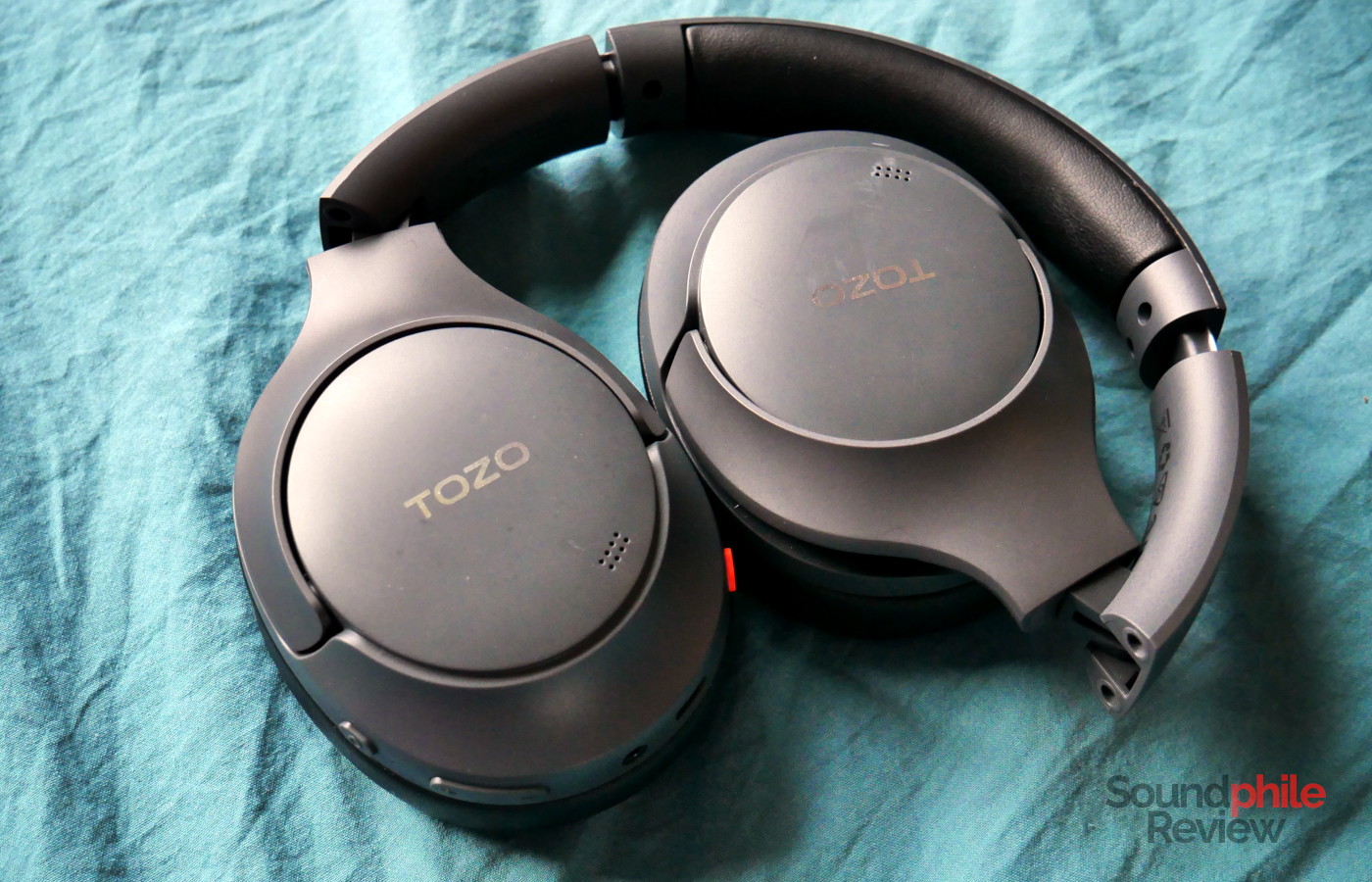 The Tozo HT3 fold and can sit flat on a surface, so that they take up less space