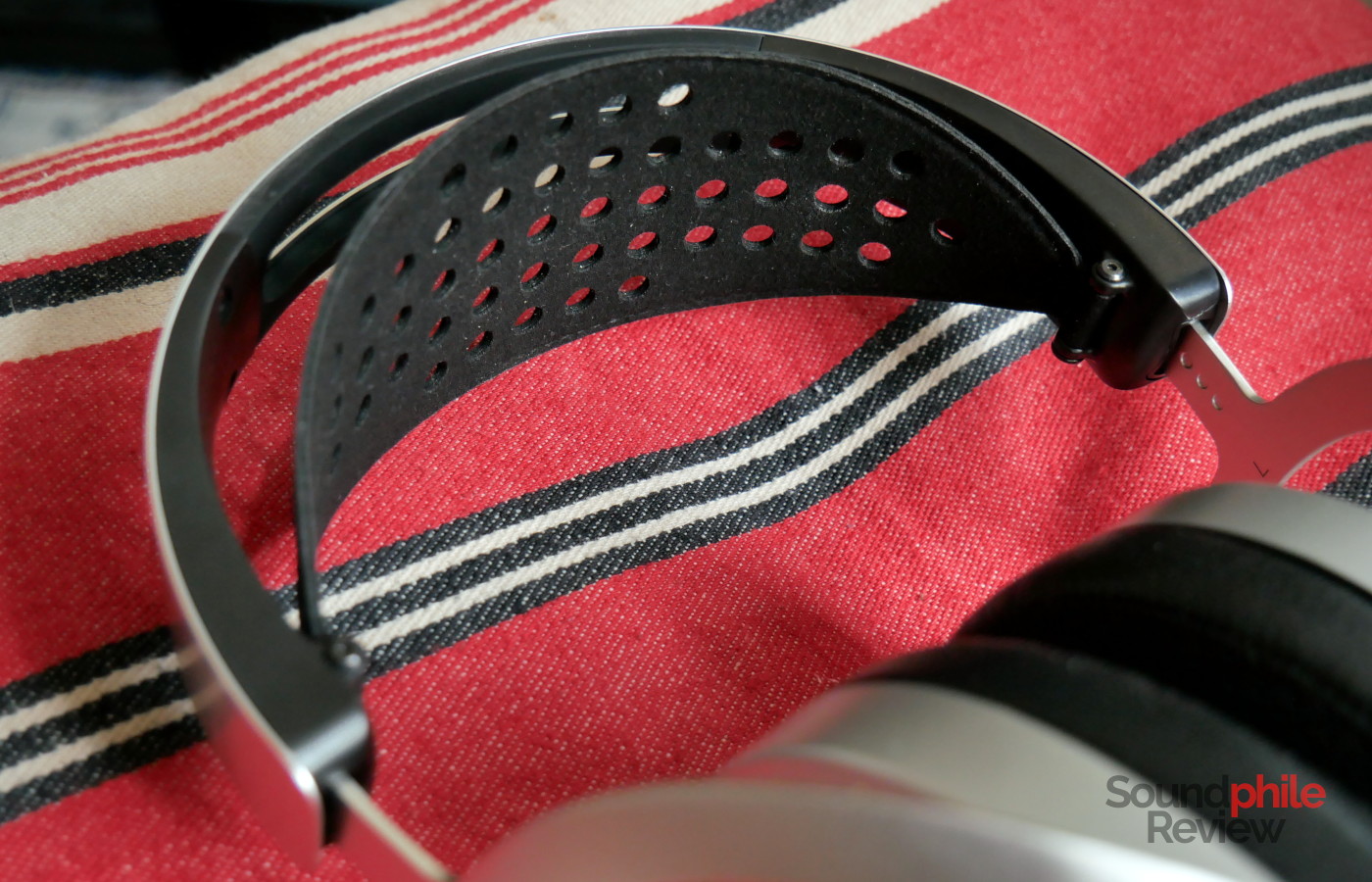 Picture that shows the HiFiMAN Edition XV's new strap design