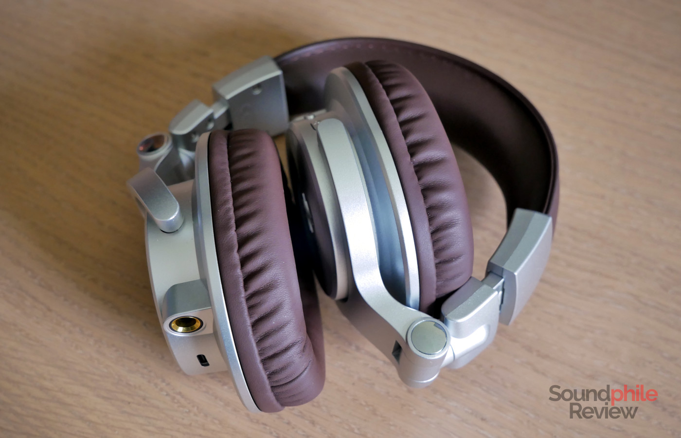 The OneOdio A70 Gen 2 can be folded in order to be more compact