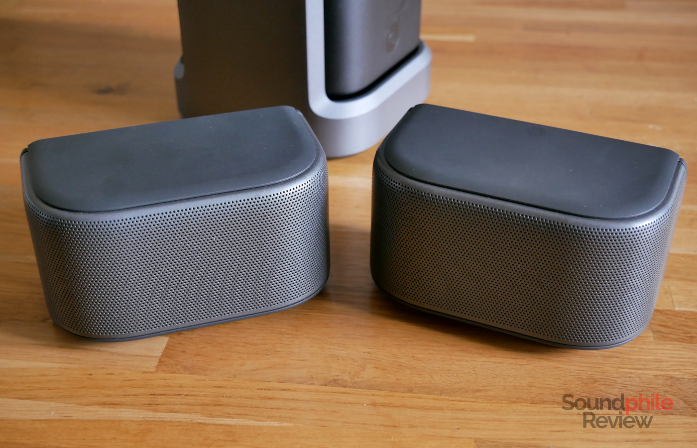 Picture of the two wireless speakers of the Soundcore Nebula P1.