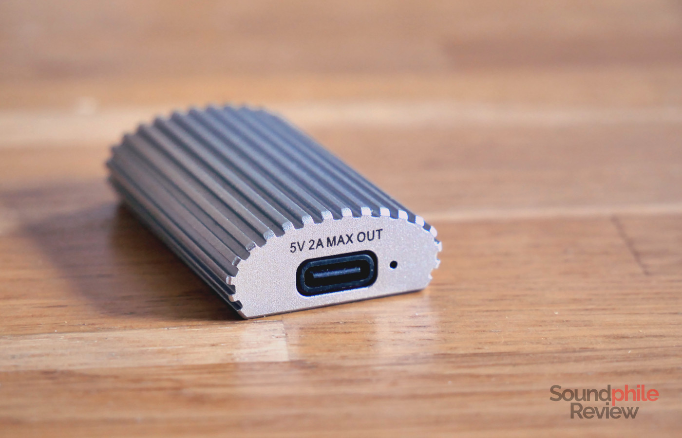 There is an LED next to the output USB-C port on the Soundaware LP1s.
